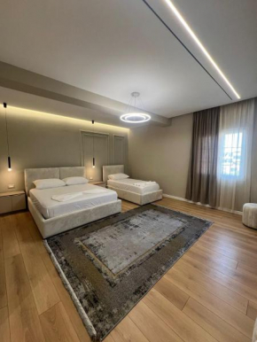 Deluxe Triple Room 101